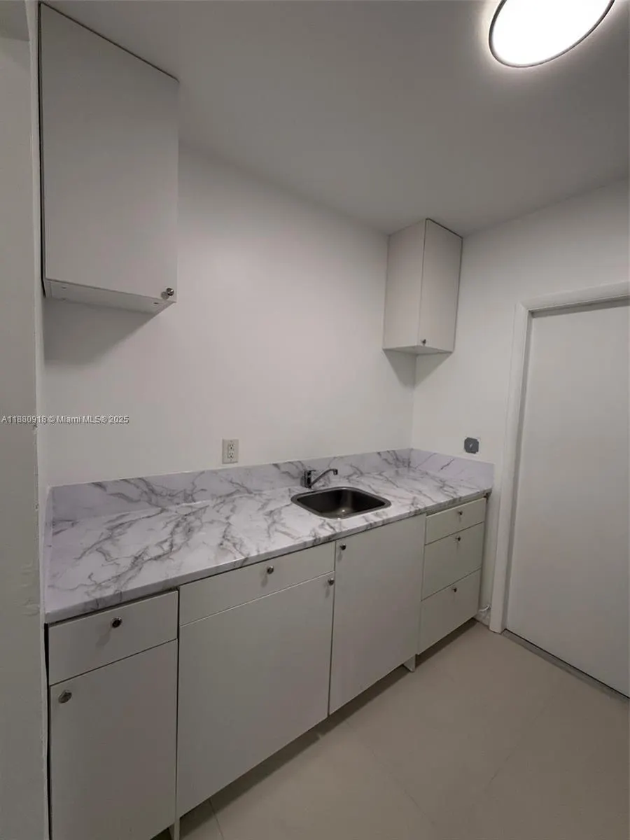 542 Euclid Ave, #4