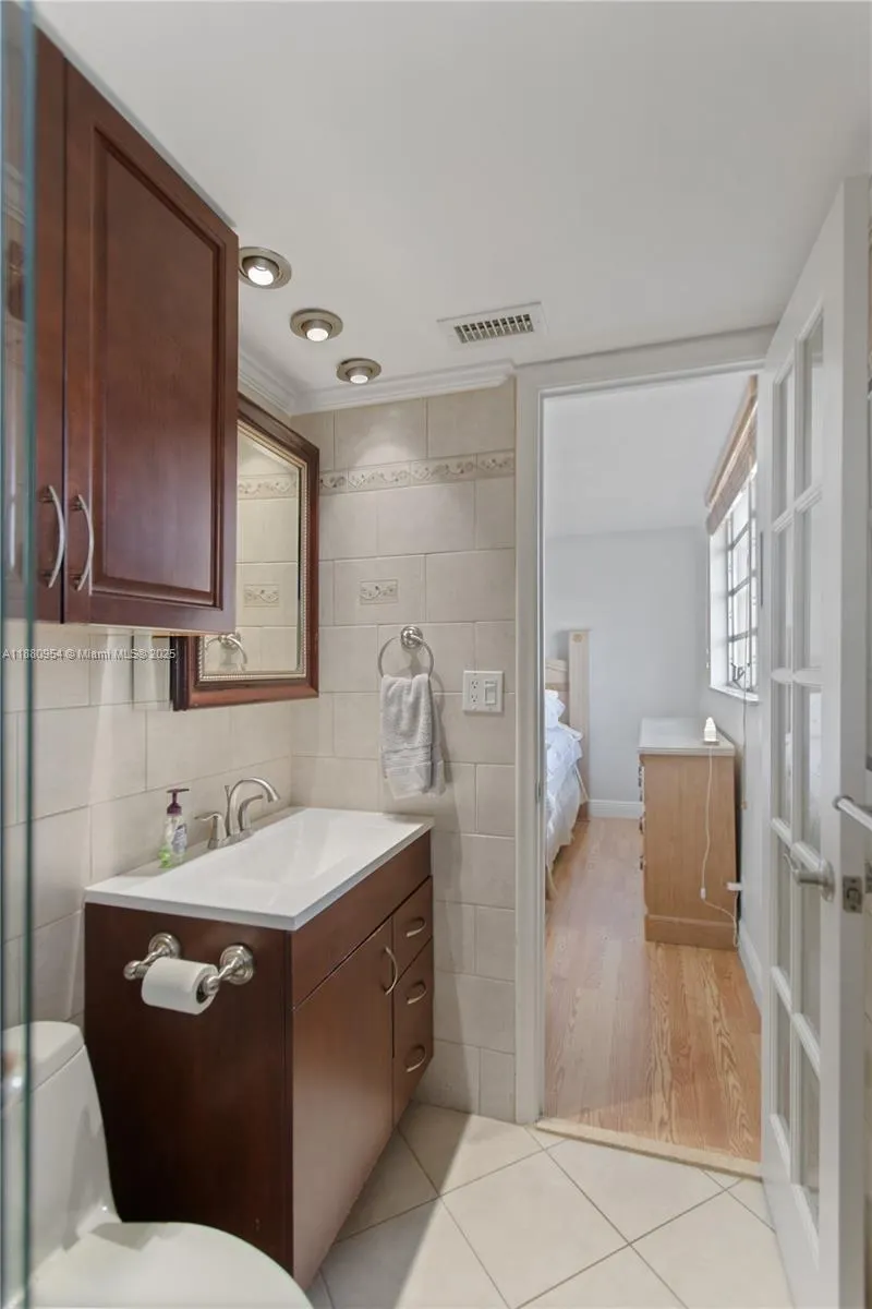 1811 Jefferson St, #805