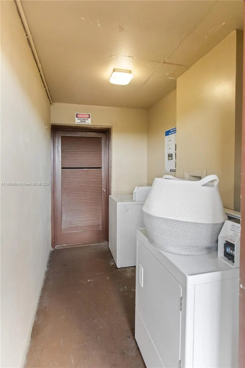 1811 Jefferson St, #805