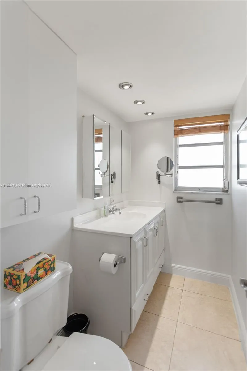 1811 Jefferson St, #805