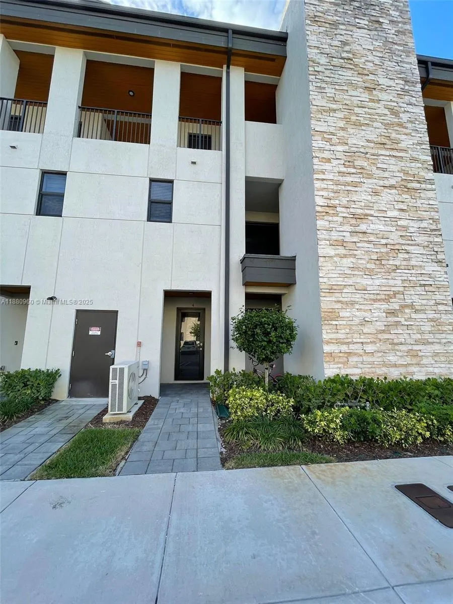 10443 NW 82nd St, #4