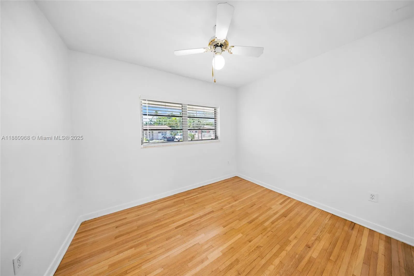 1191 NE 165th Ter