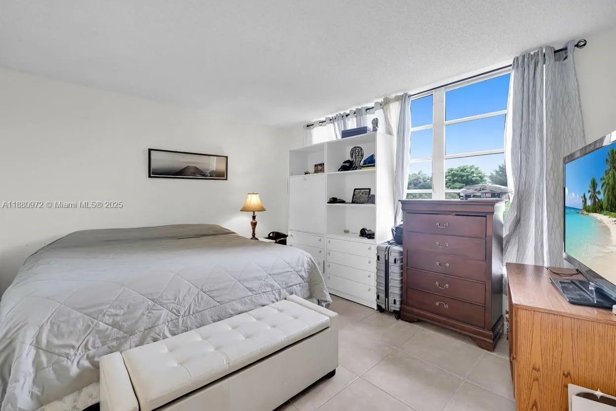 3301 S Palm Aire Dr, #106