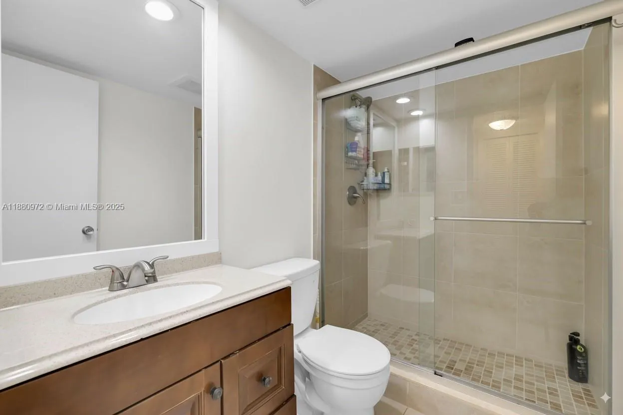 3301 S Palm Aire Dr, #106