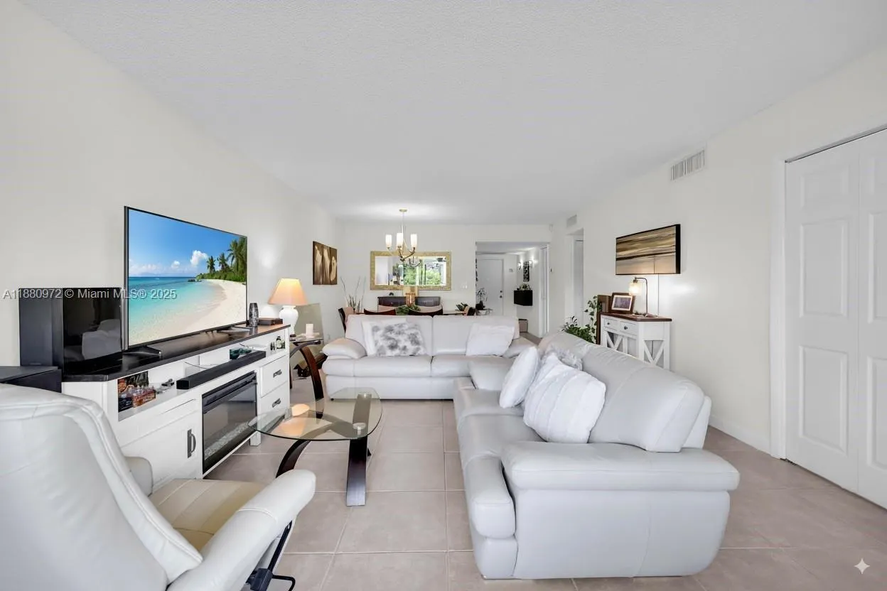 3301 S Palm Aire Dr, #106