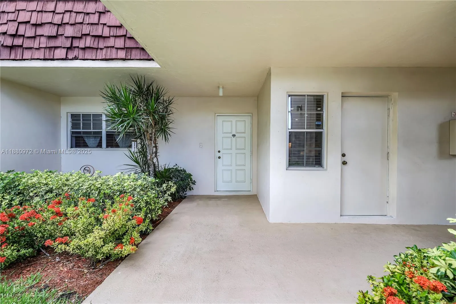 3301 S Palm Aire Dr, #106
