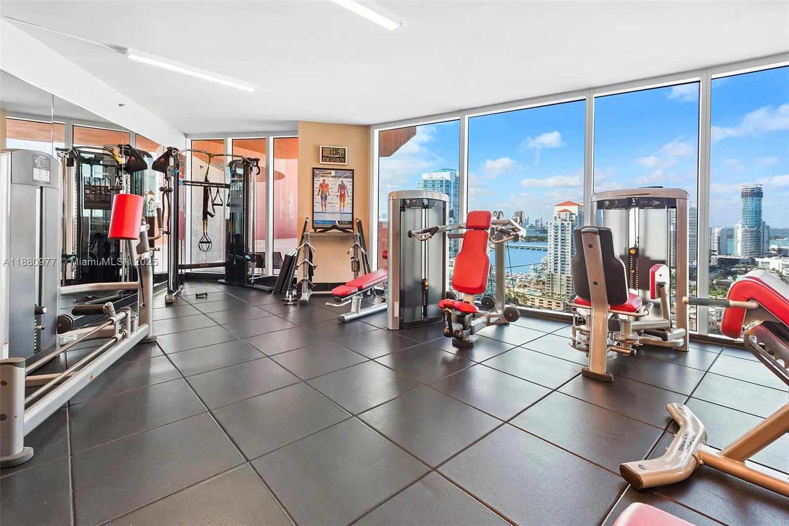 300 S Pointe Dr, #504