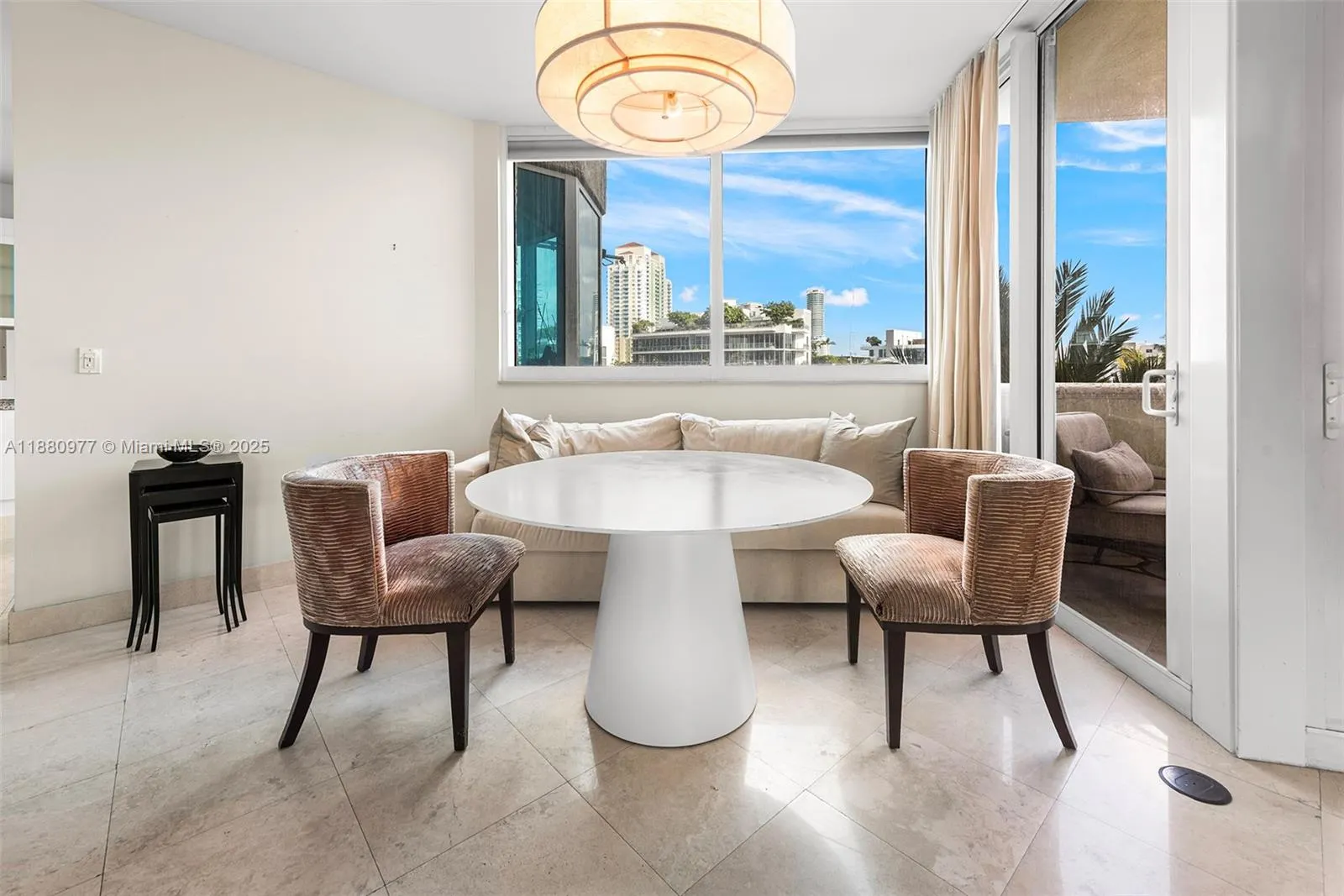 300 S Pointe Dr, #504