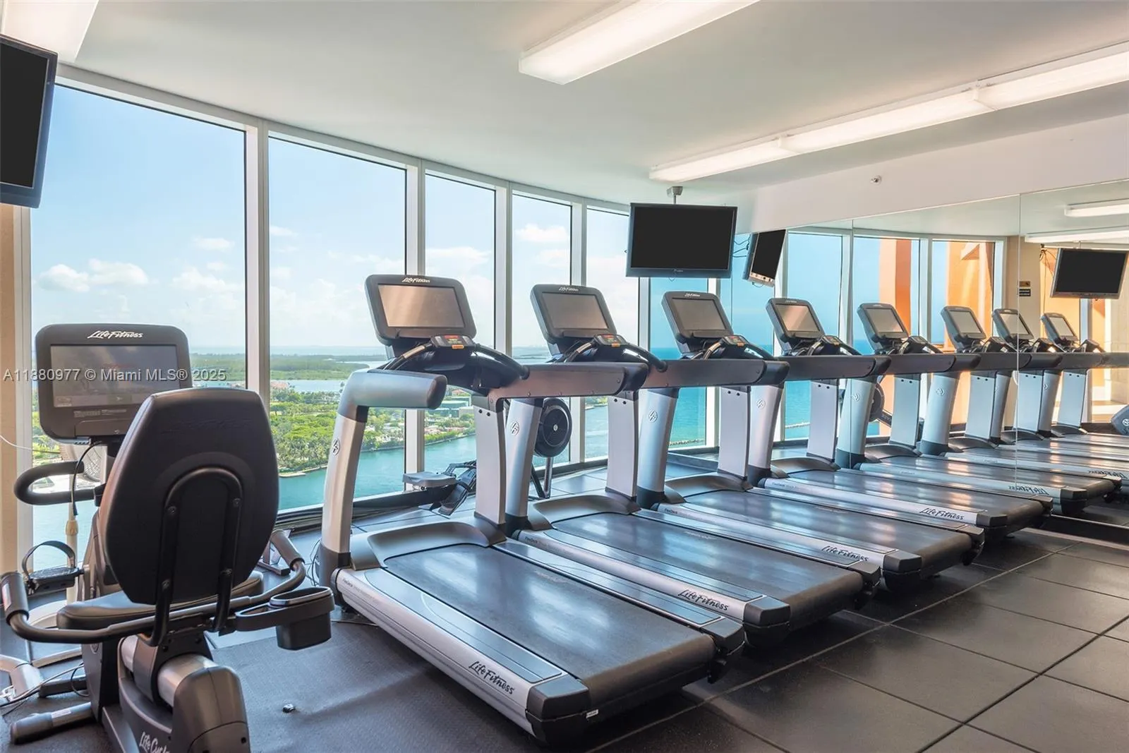 300 S Pointe Dr, #504
