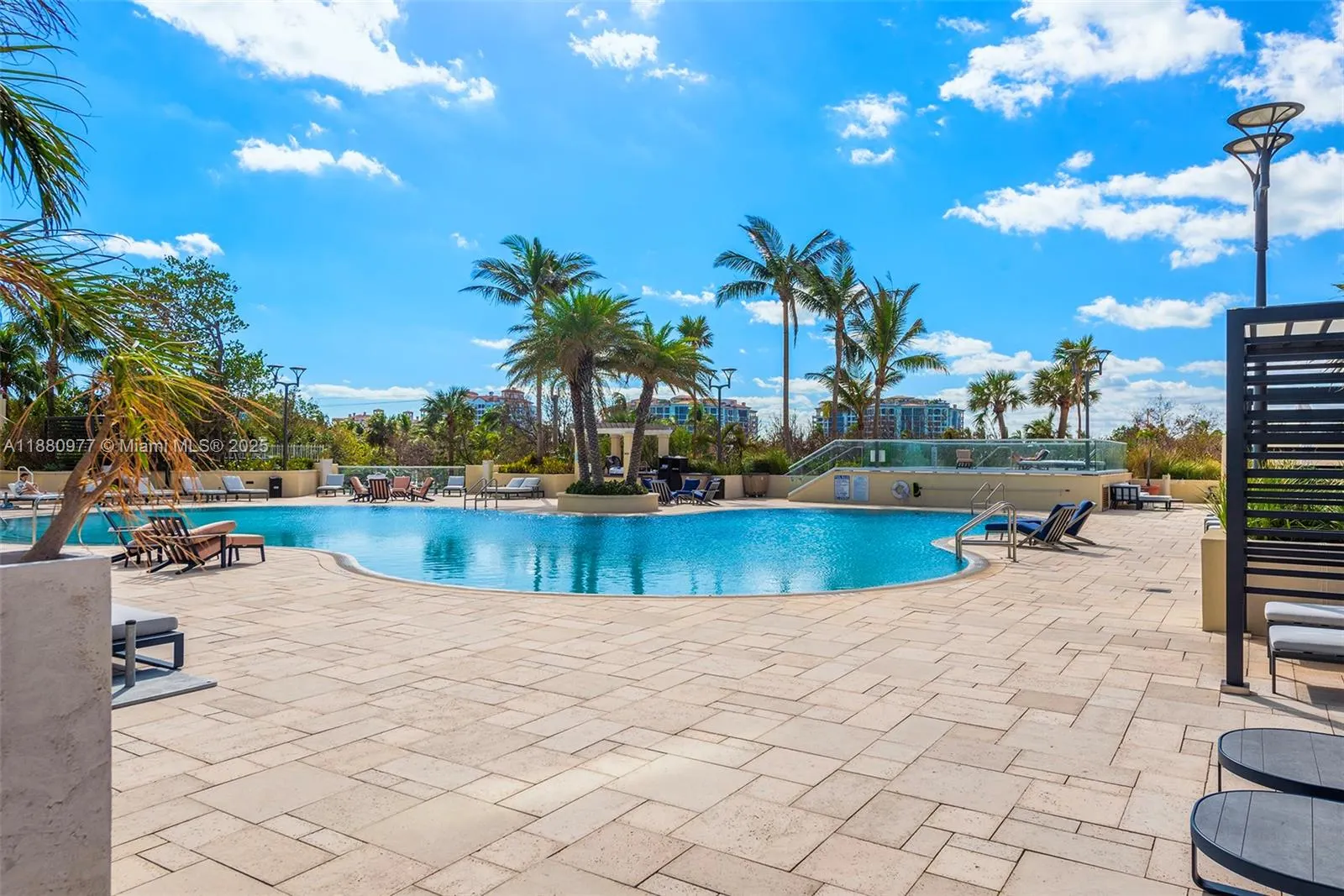 300 S Pointe Dr, #504