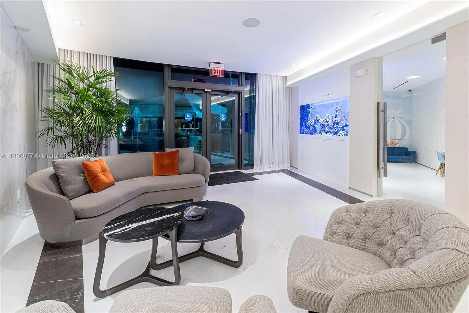 300 S Pointe Dr, #504