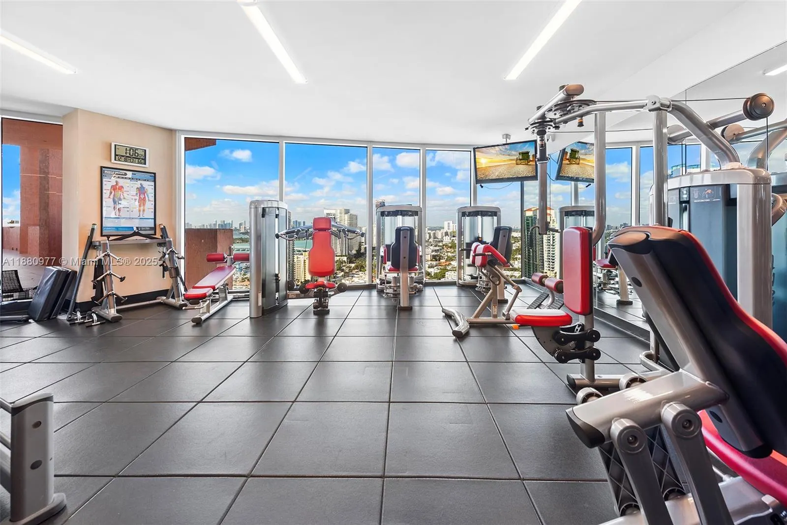 300 S Pointe Dr, #504