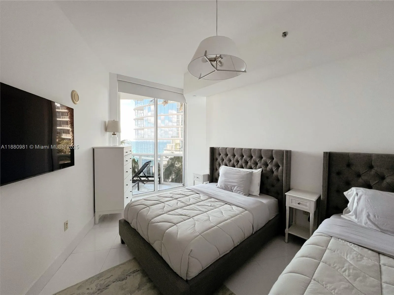 15811 Collins Ave, #507