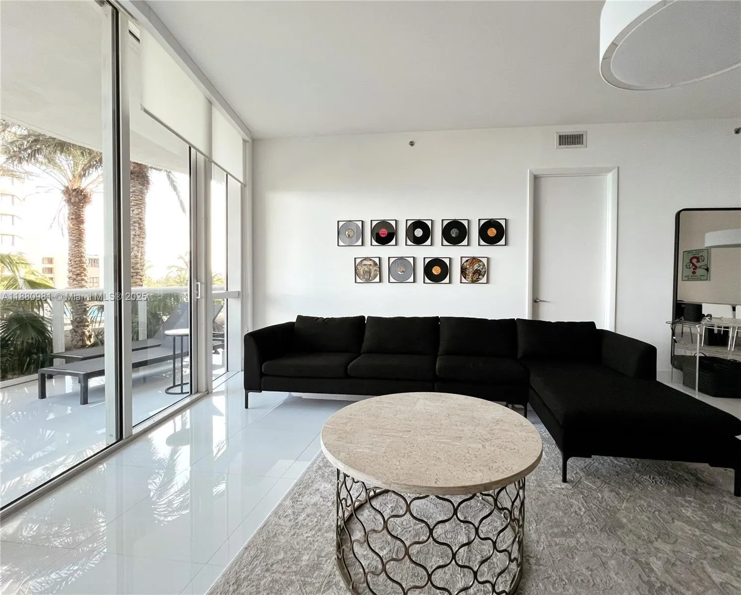 15811 Collins Ave, #507