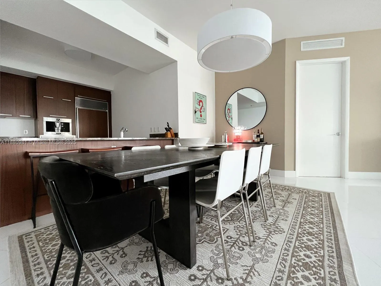 15811 Collins Ave, #507