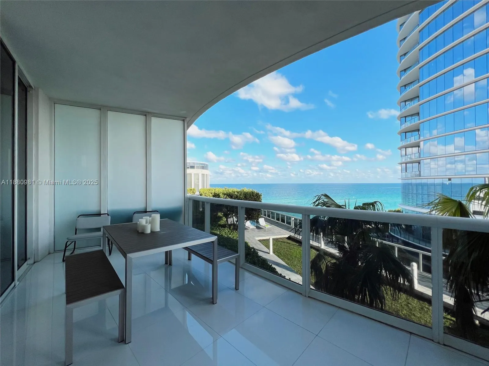 15811 Collins Ave, #507