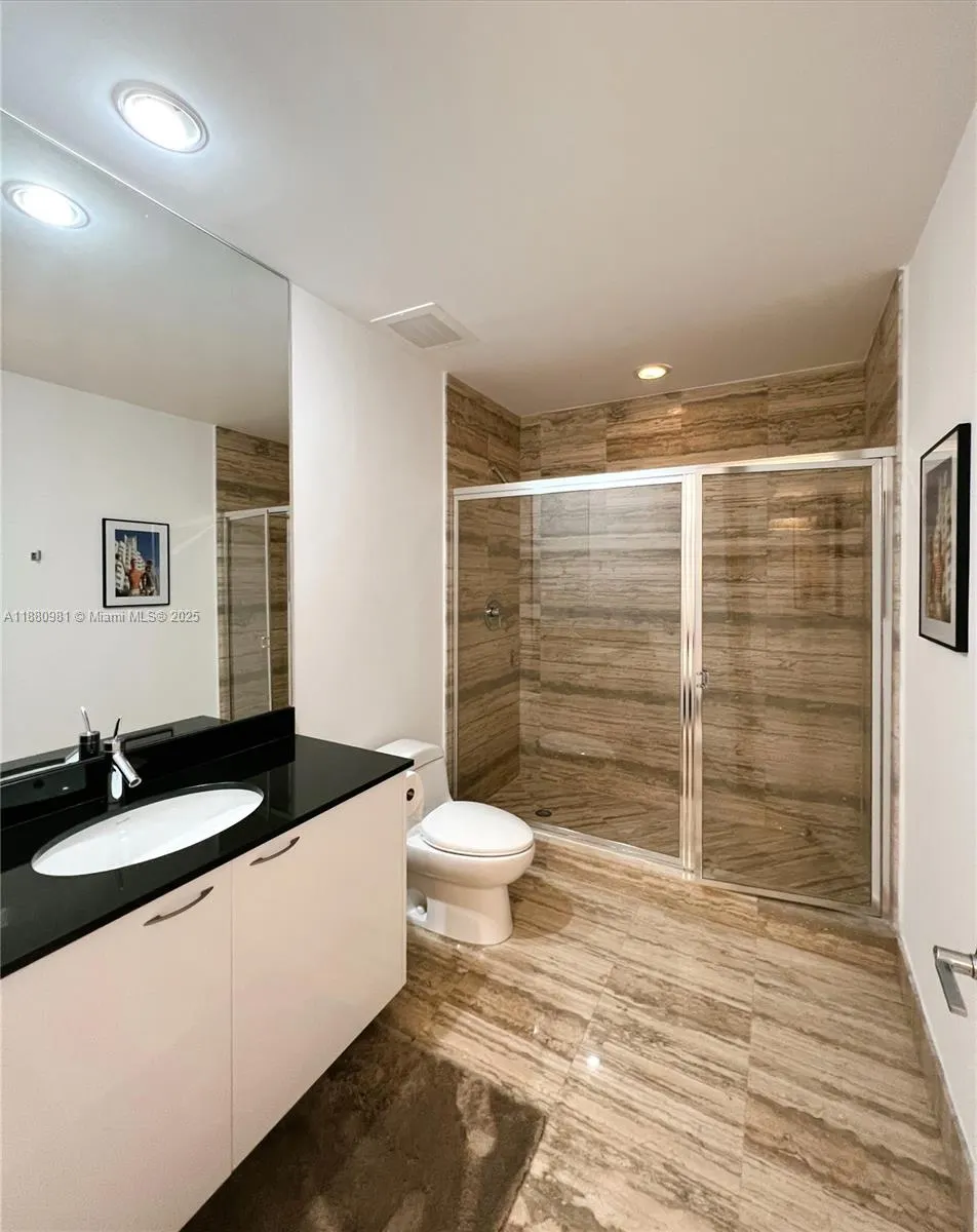 15811 Collins Ave, #507