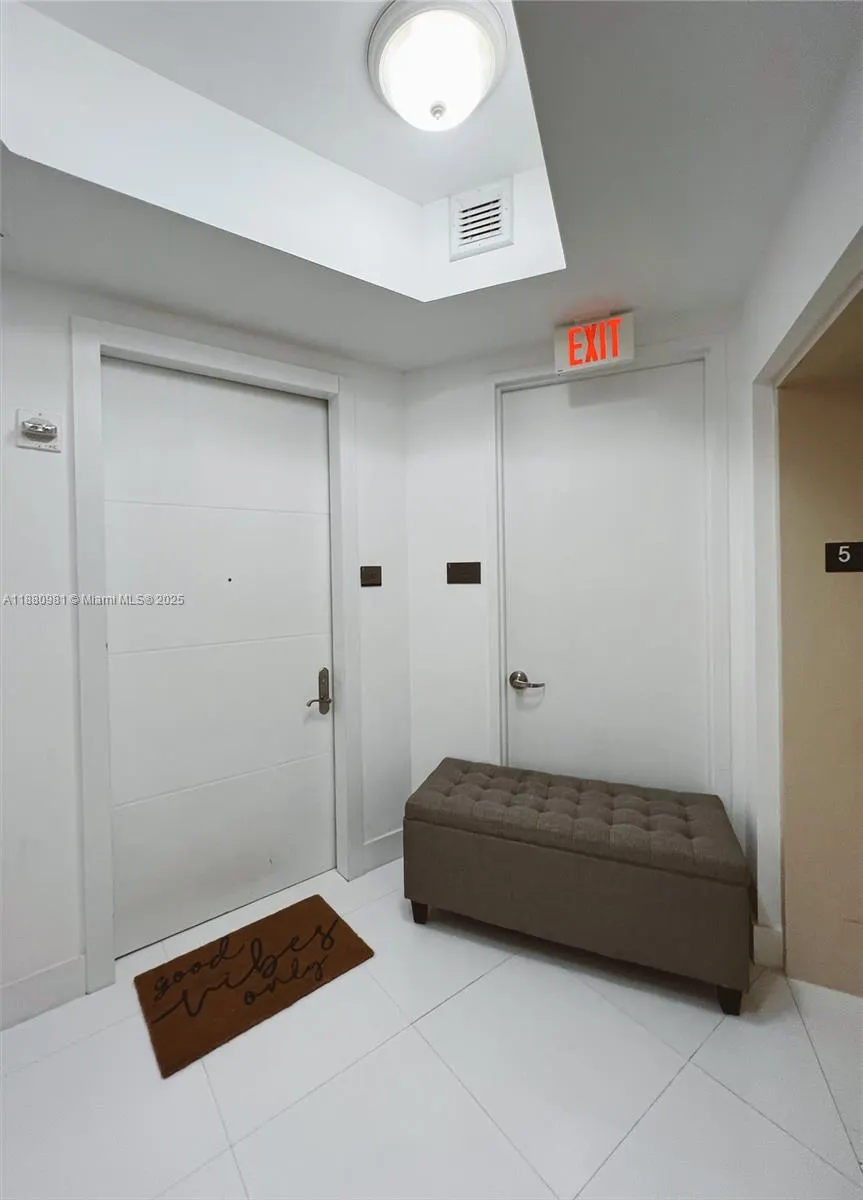 15811 Collins Ave, #507