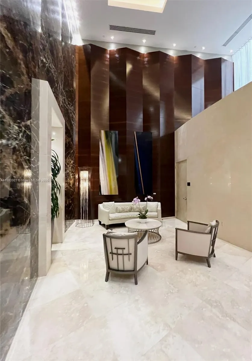 15811 Collins Ave, #507