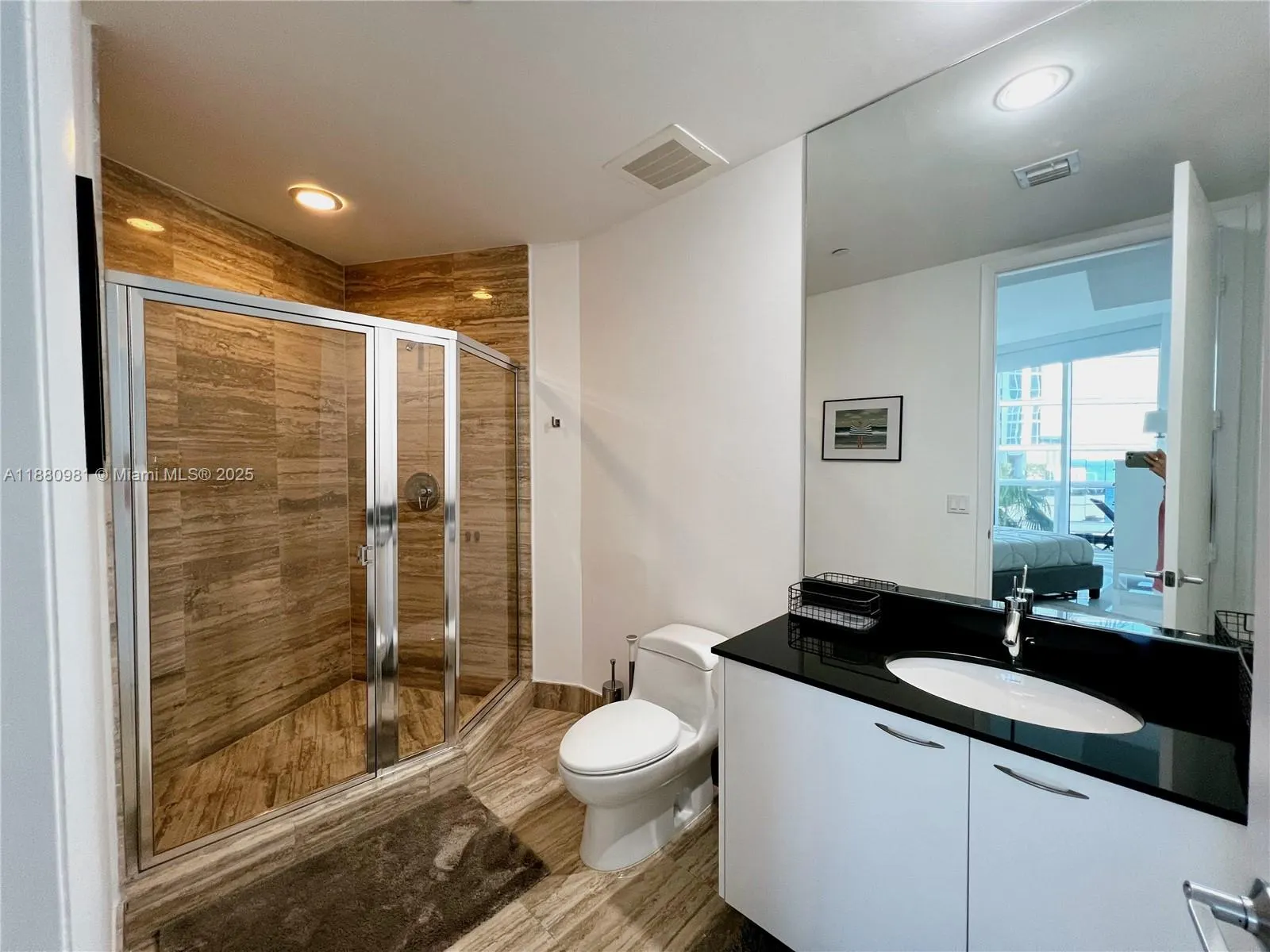 15811 Collins Ave, #507