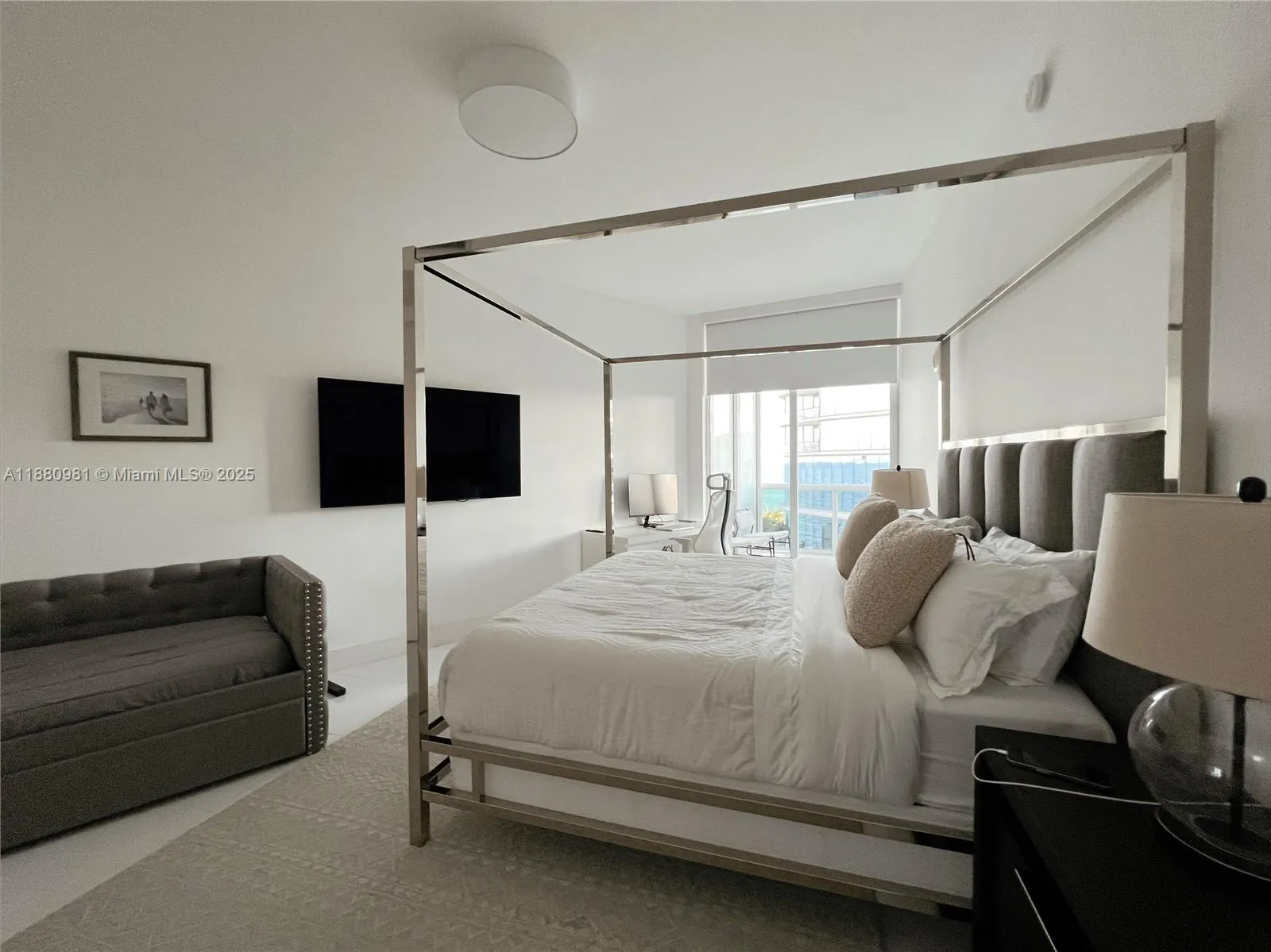 15811 Collins Ave, #507