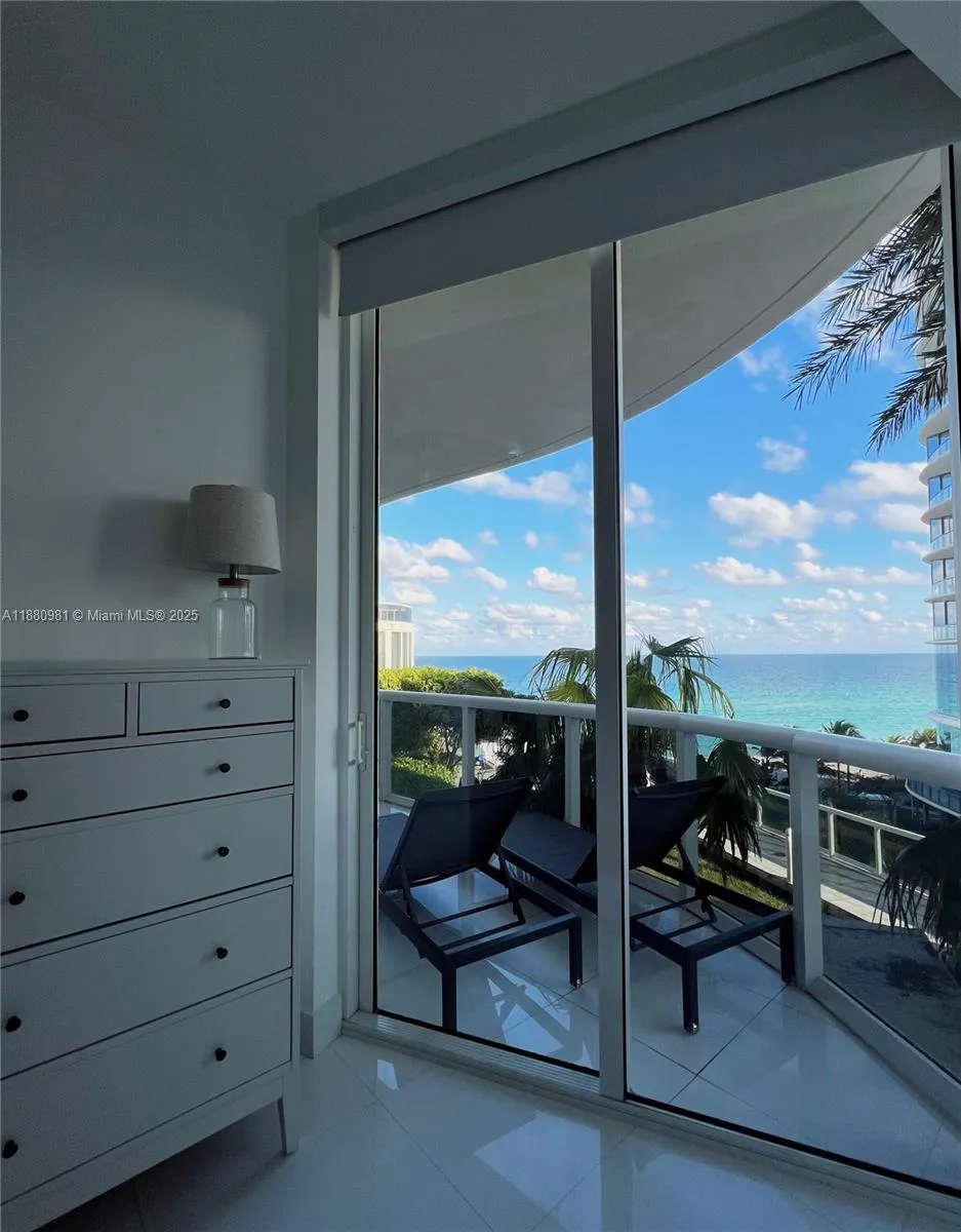 15811 Collins Ave, #507