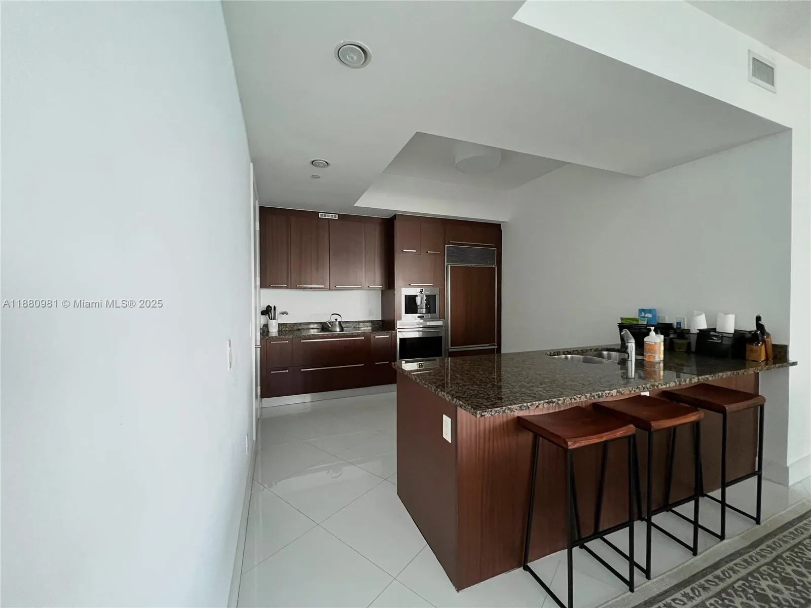 15811 Collins Ave, #507