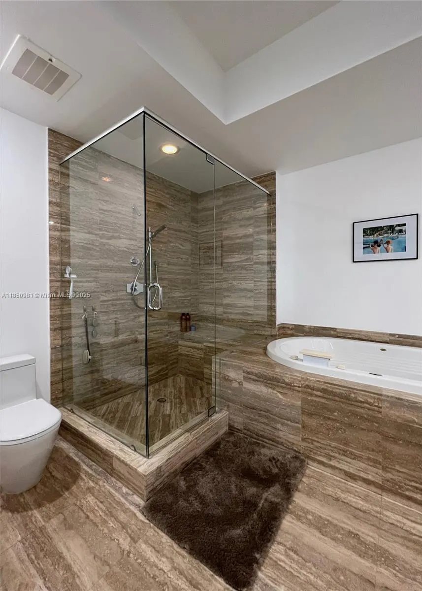15811 Collins Ave, #507