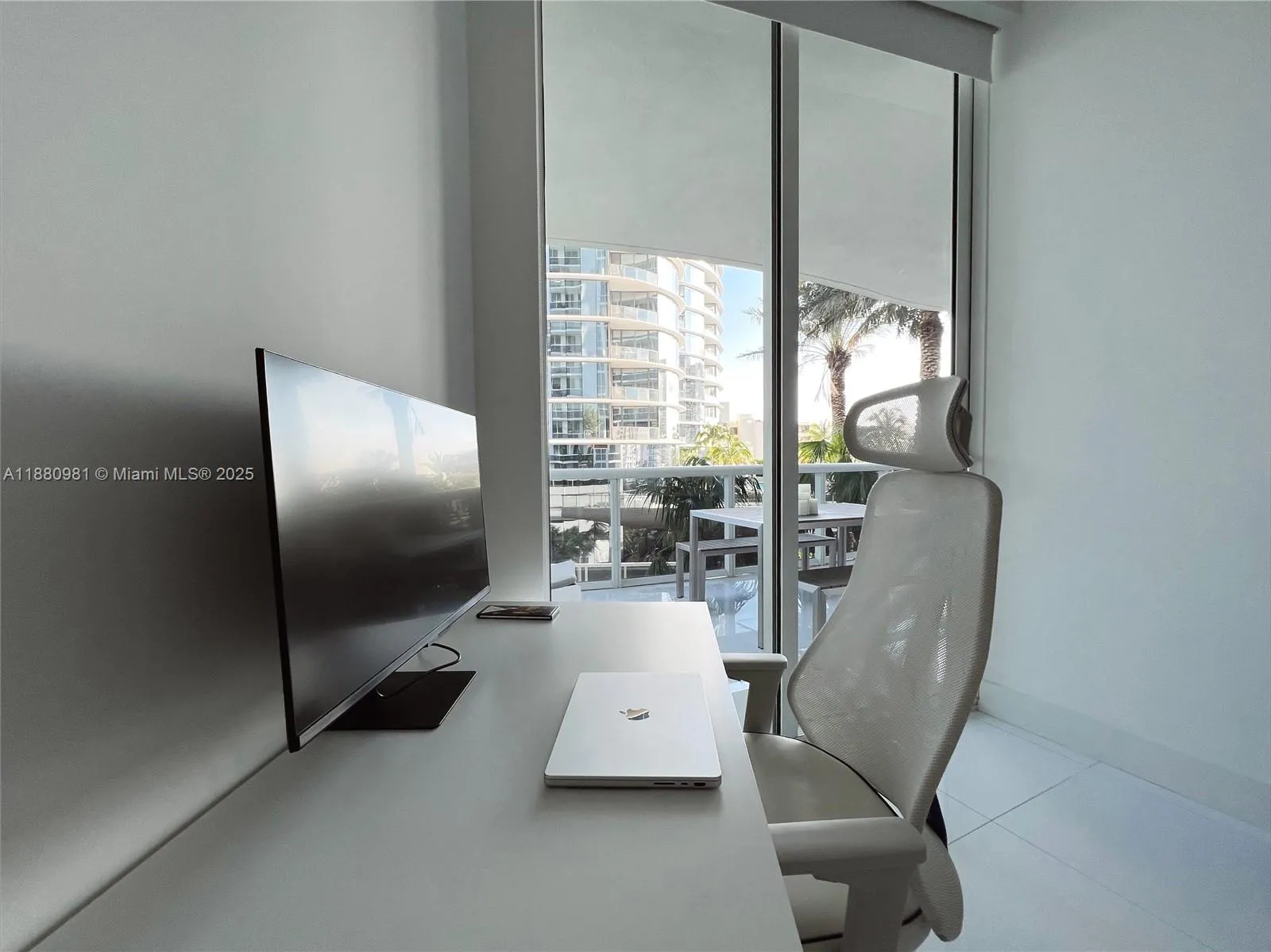 15811 Collins Ave, #507