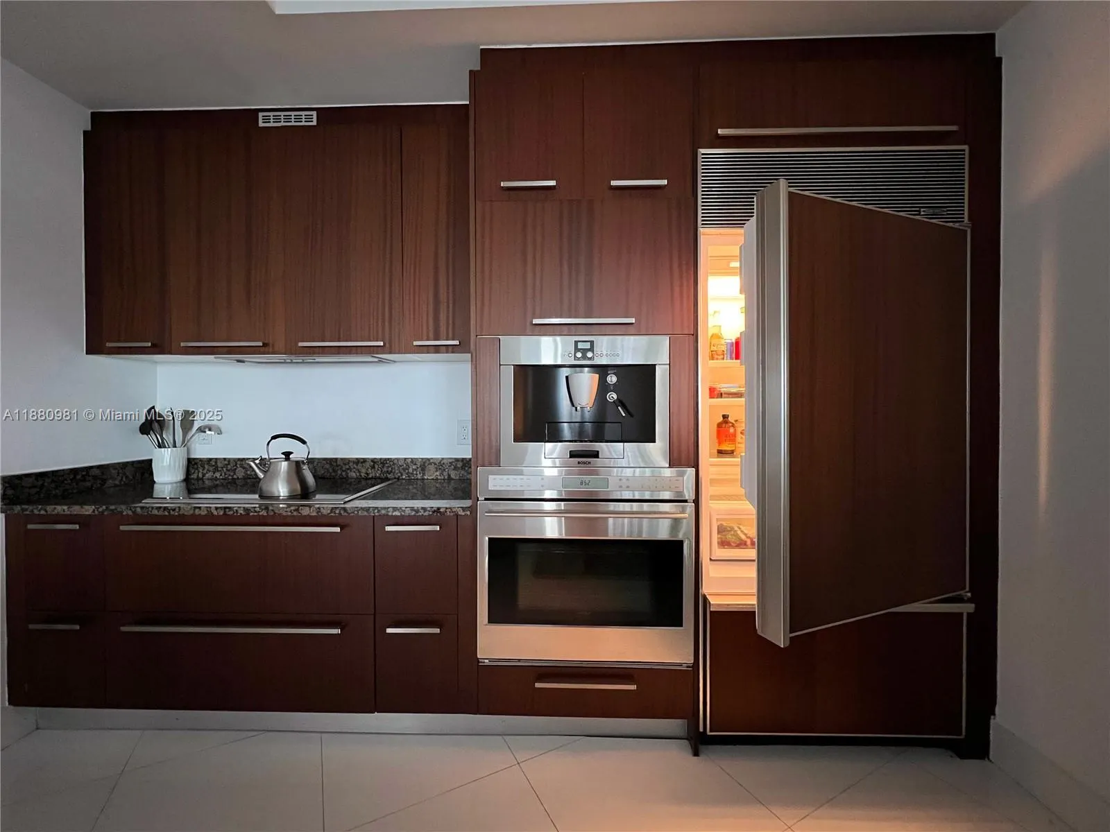 15811 Collins Ave, #507