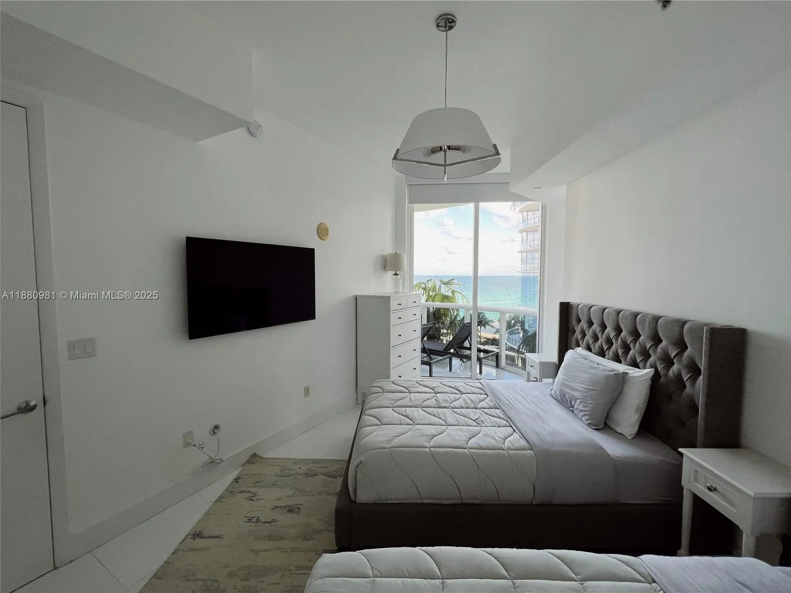 15811 Collins Ave, #507
