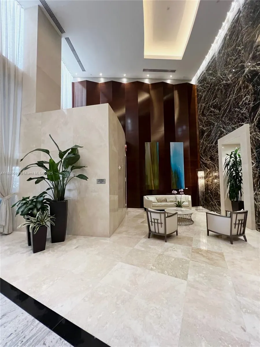 15811 Collins Ave, #507