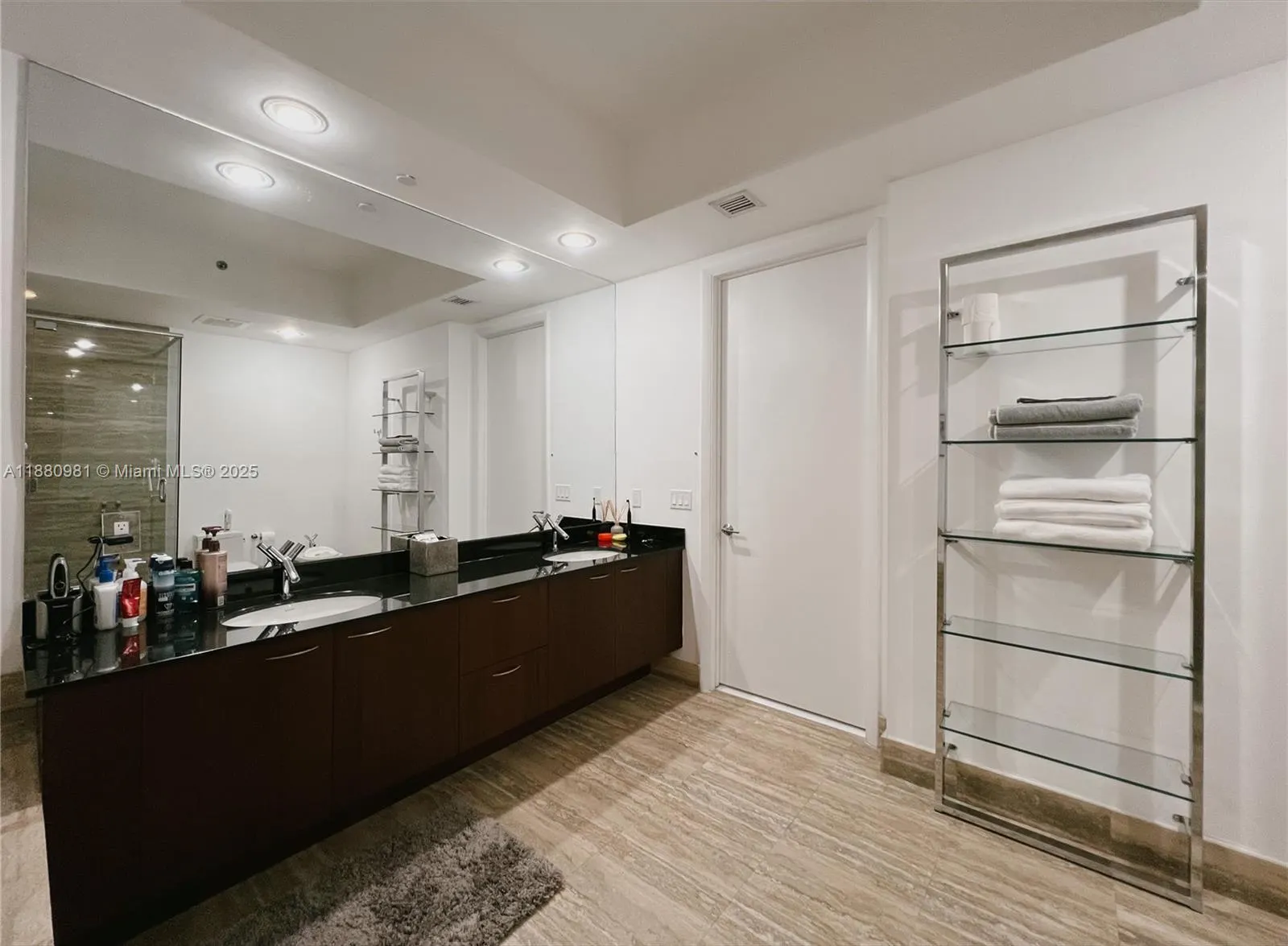 15811 Collins Ave, #507
