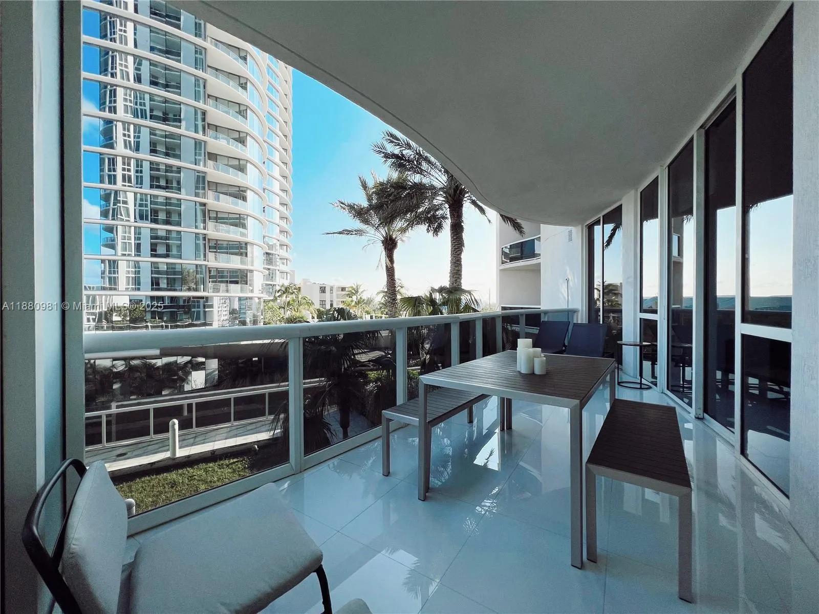 15811 Collins Ave, #507