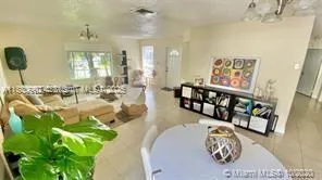 5722 NW 101st Ct
