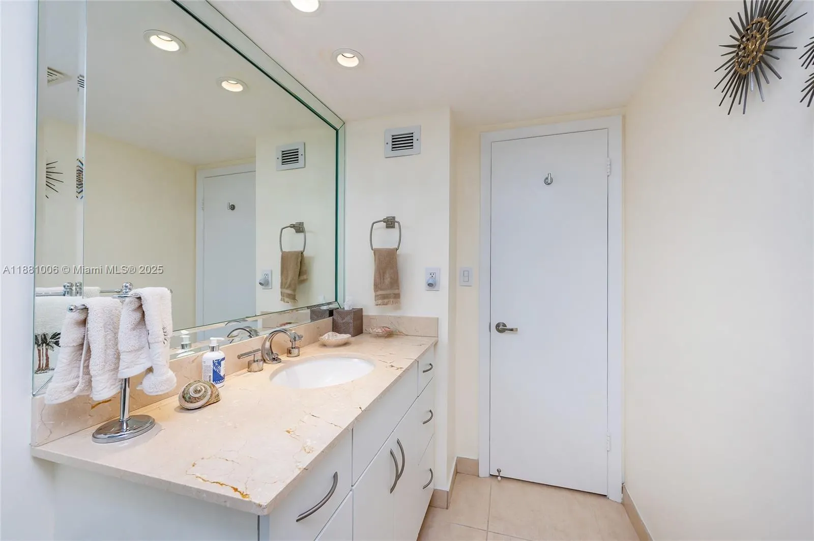 1121 Crandon Blvd, #E501