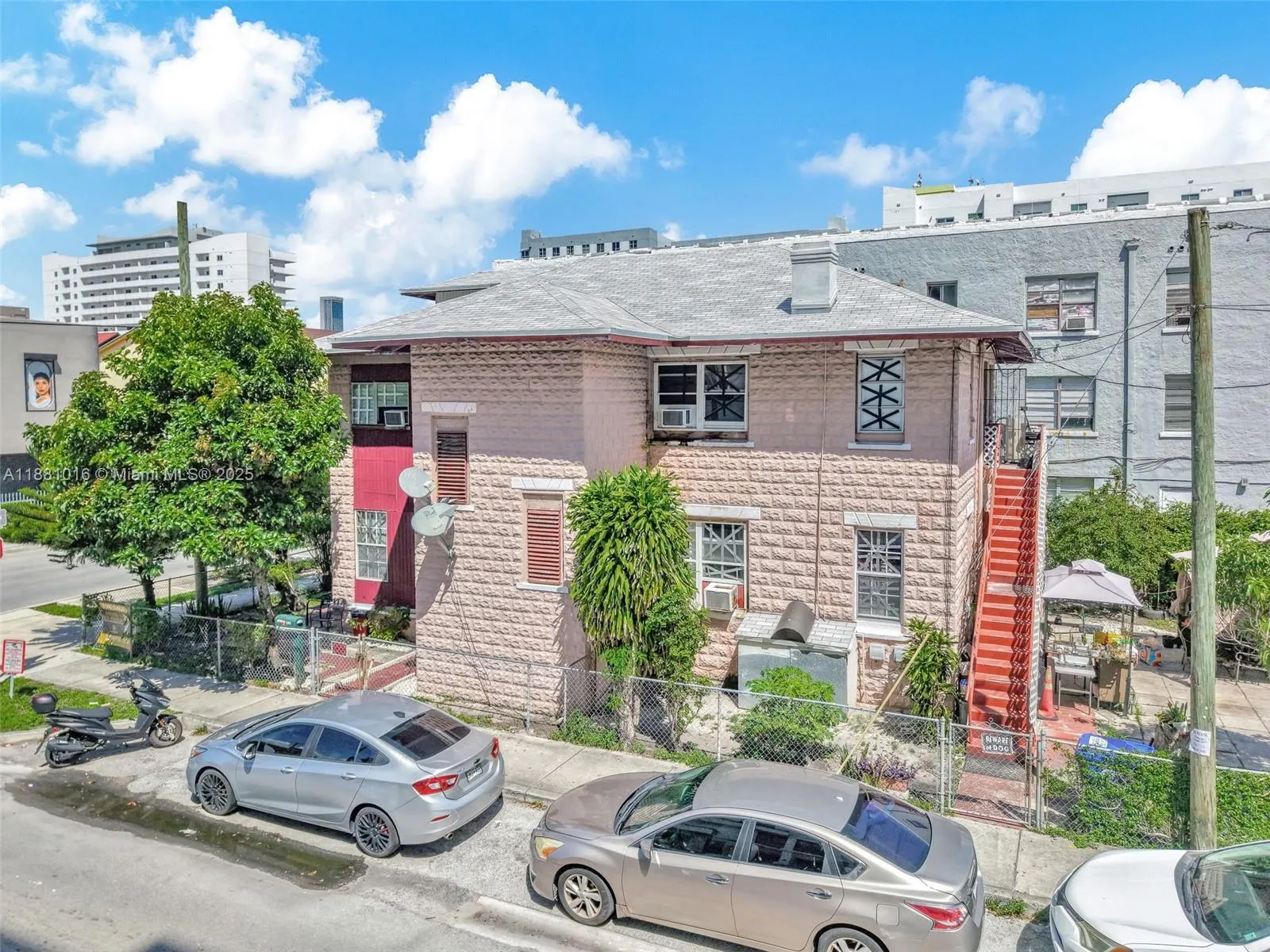 676 & 119 SW 1st St