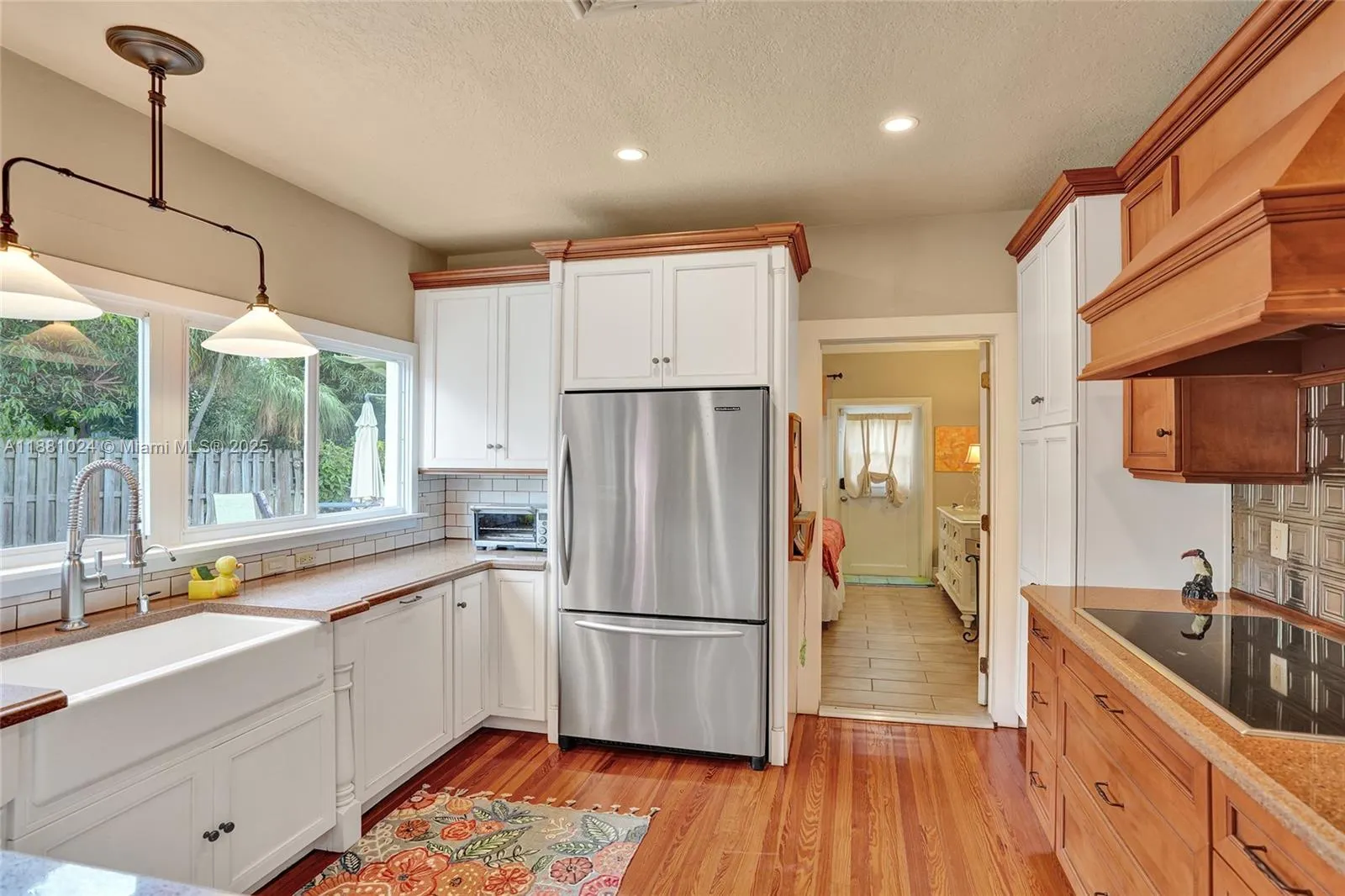 406 NE 5th Ave