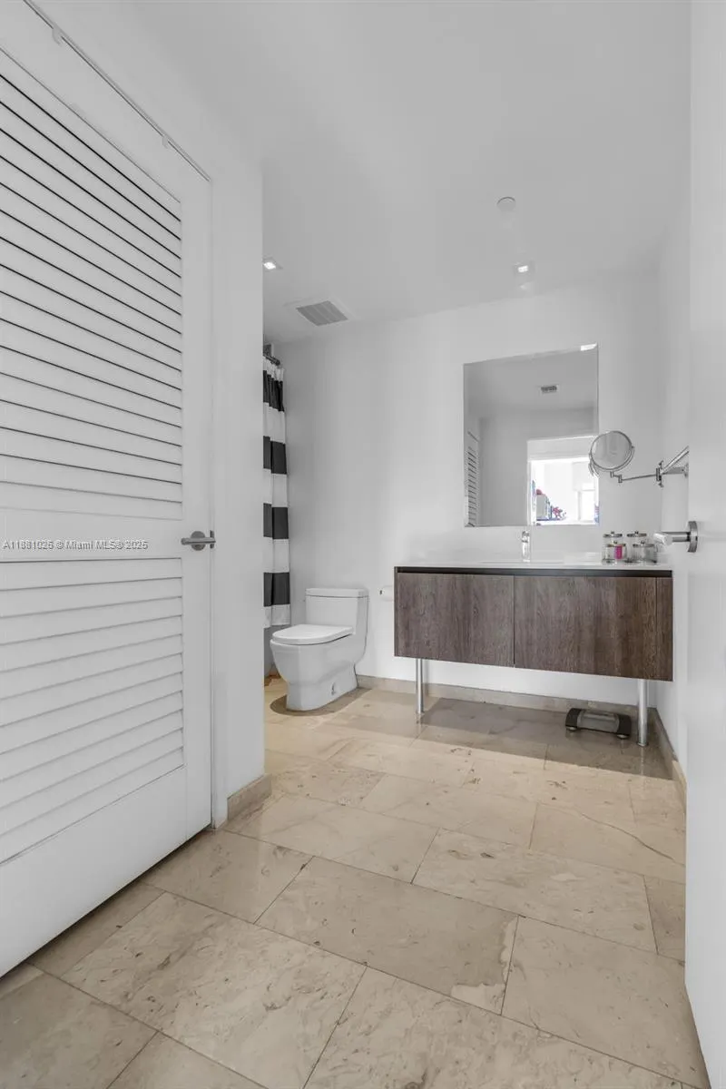 68 SE 6th st, #3403