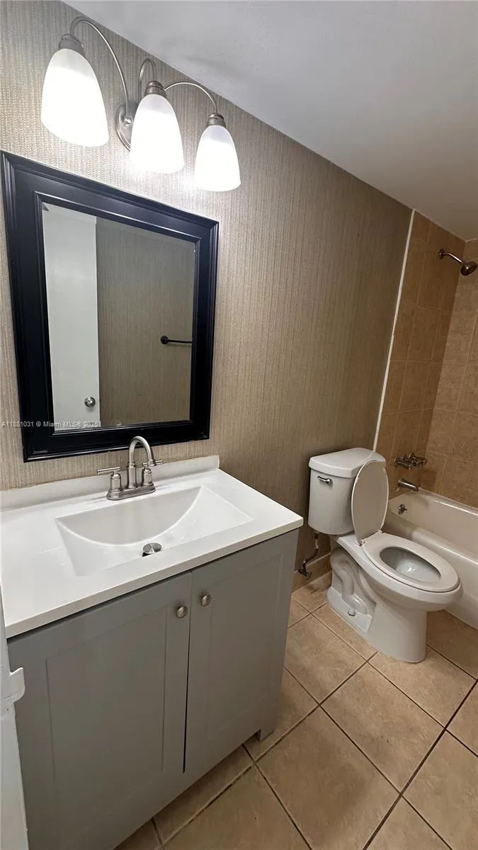 1913 S Ocean Dr, #410
