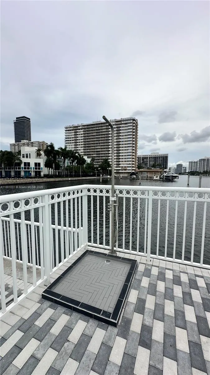 1913 S Ocean Dr, #410