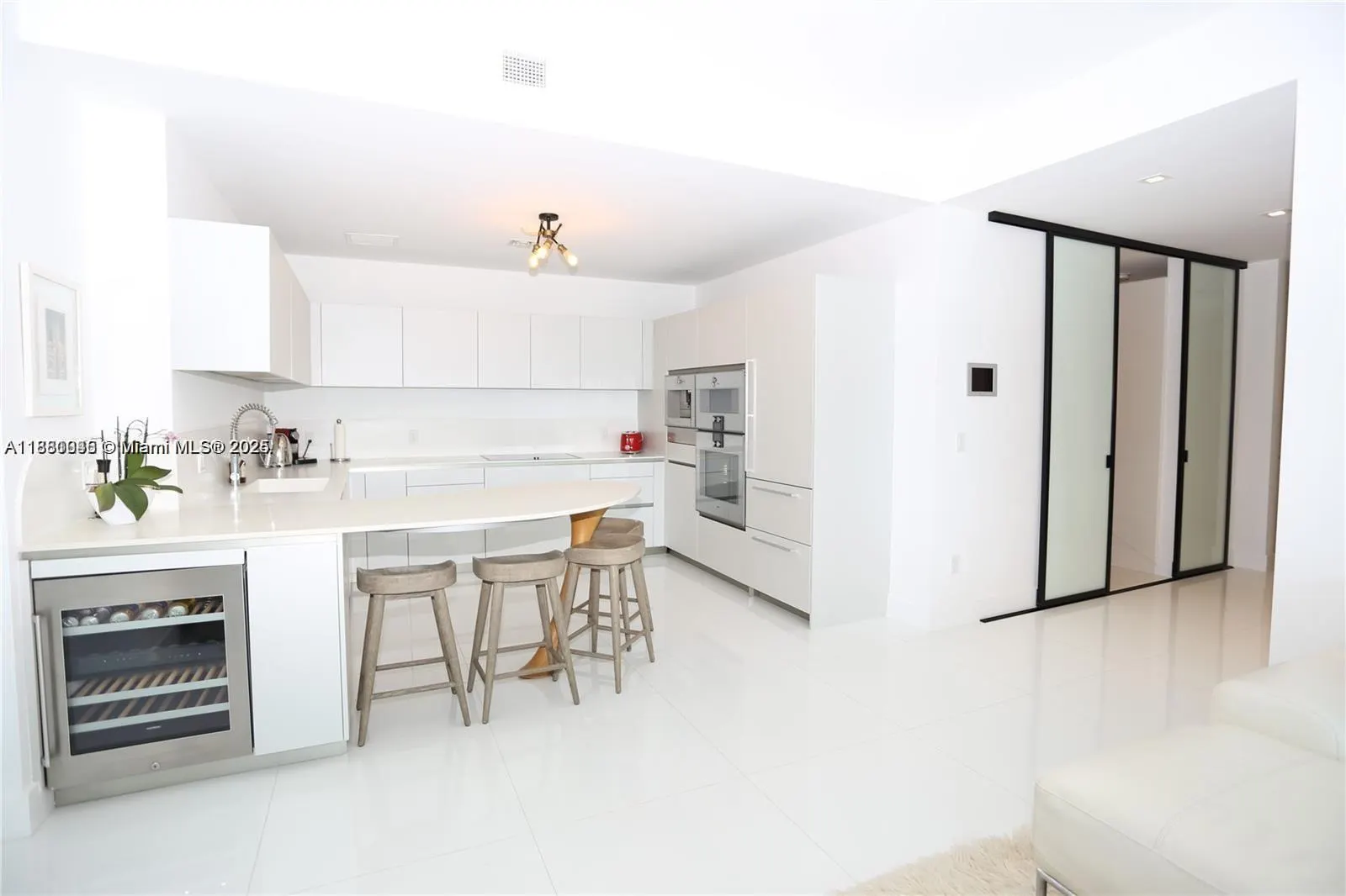 16901 Collins Ave, #904