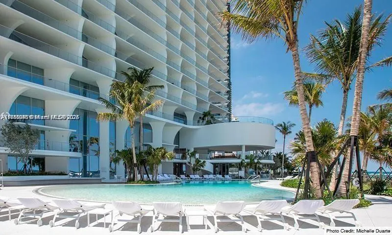 16901 Collins Ave, #904