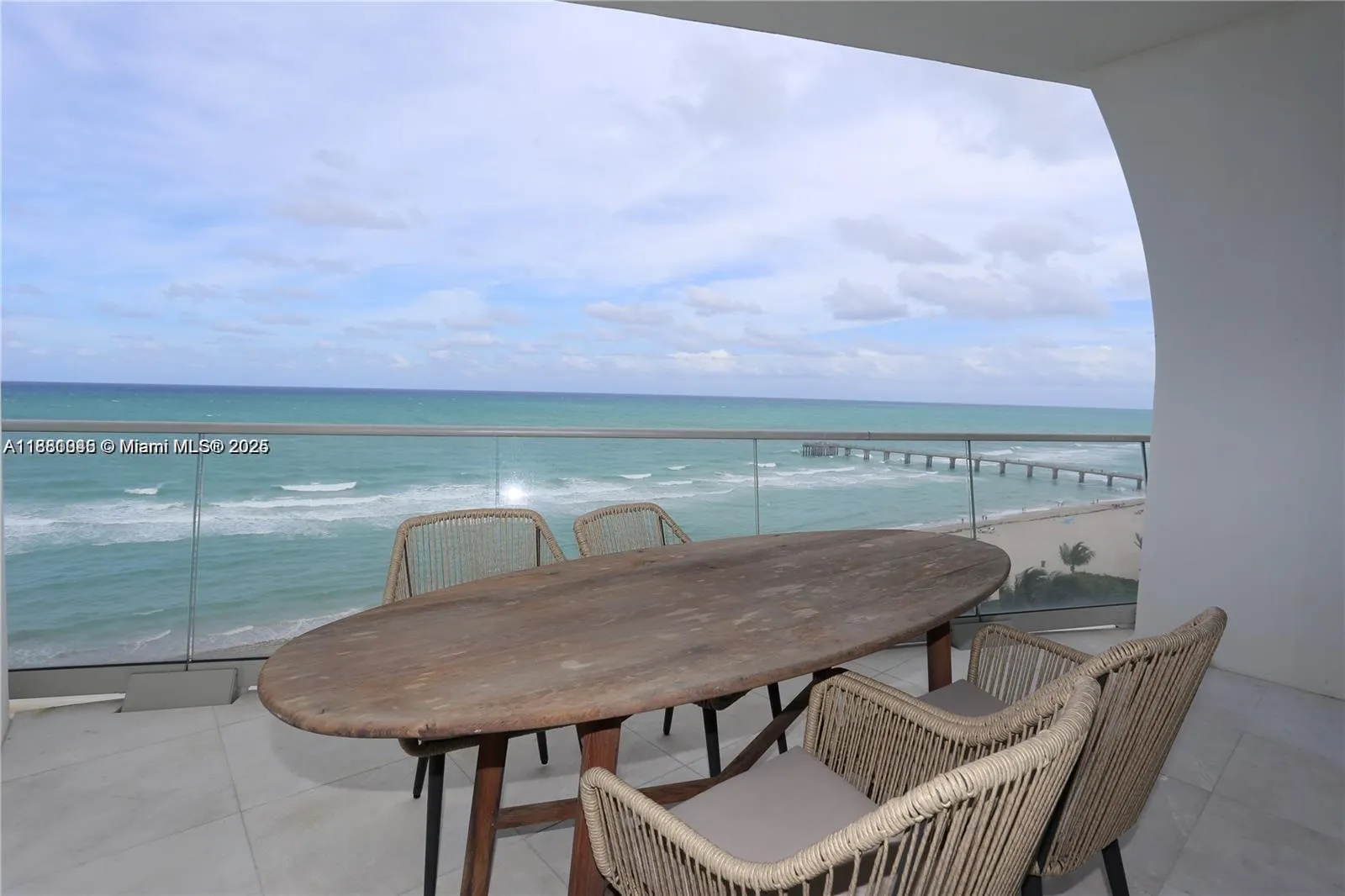 16901 Collins Ave, #904