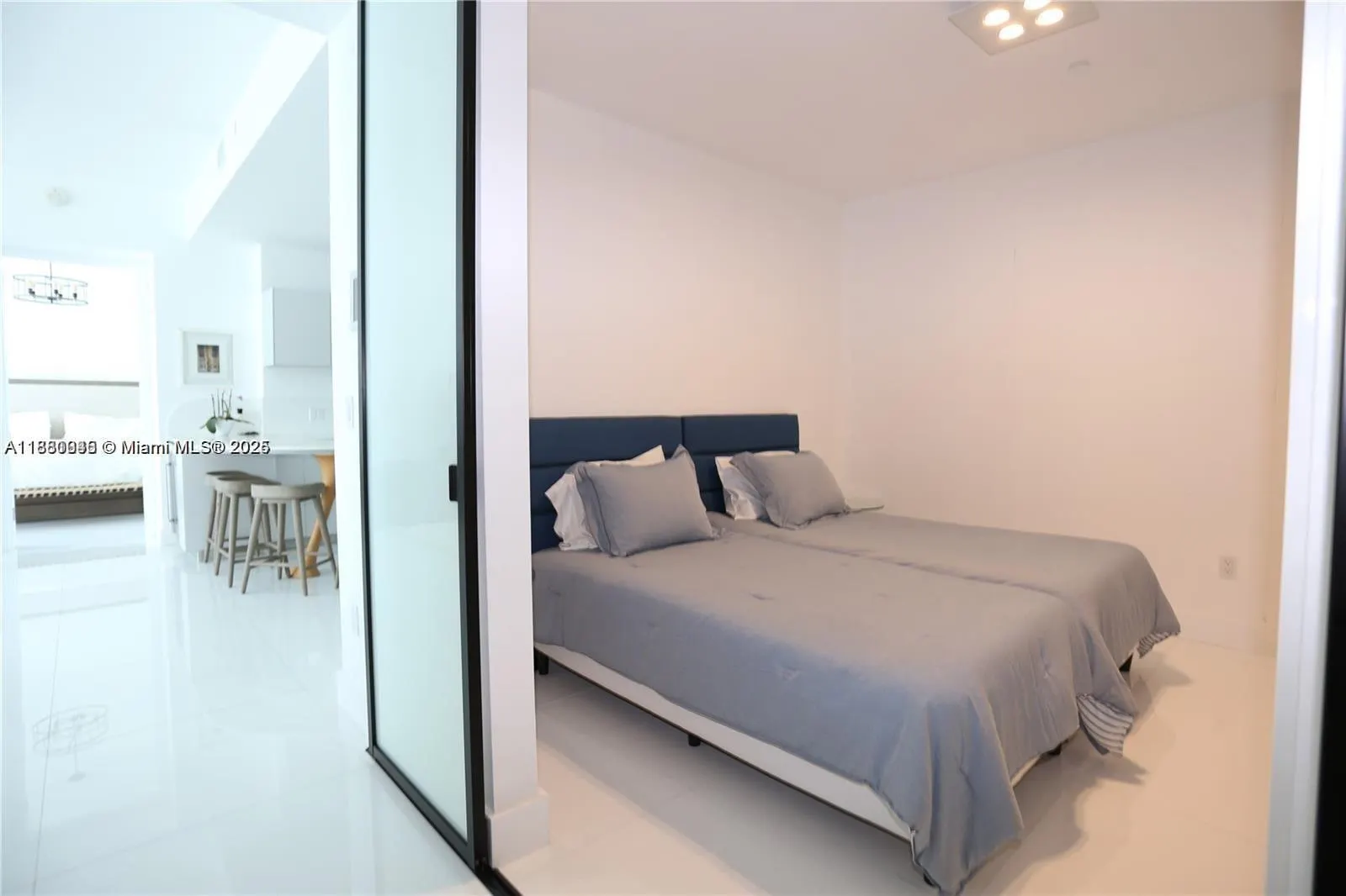 16901 Collins Ave, #904