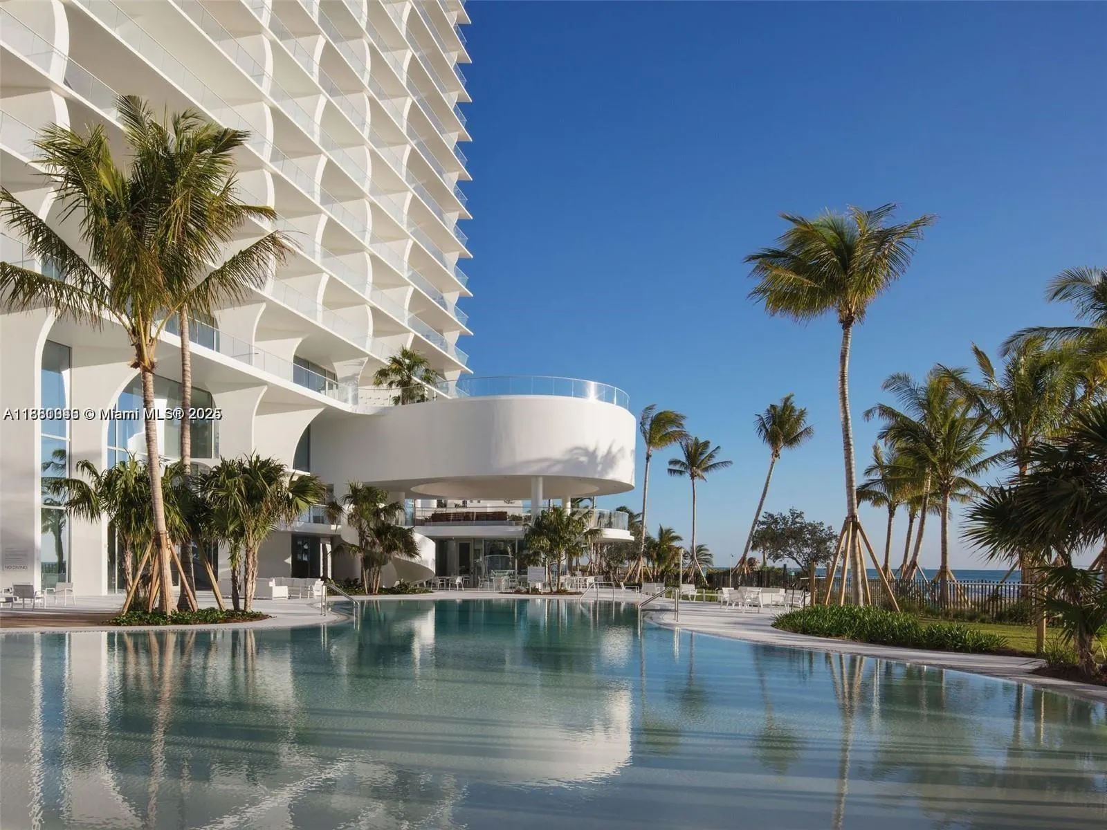 16901 Collins Ave, #904