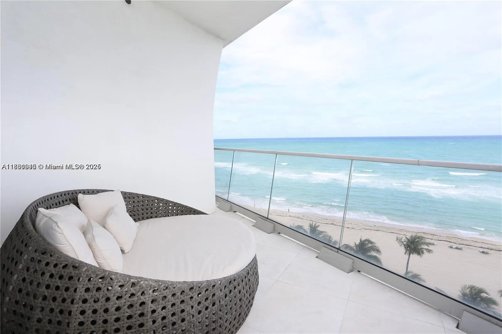 16901 Collins Ave, #904