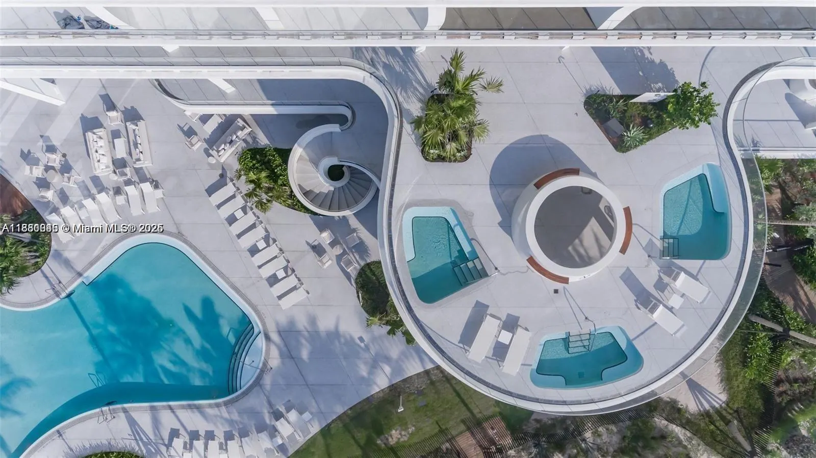 16901 Collins Ave, #904