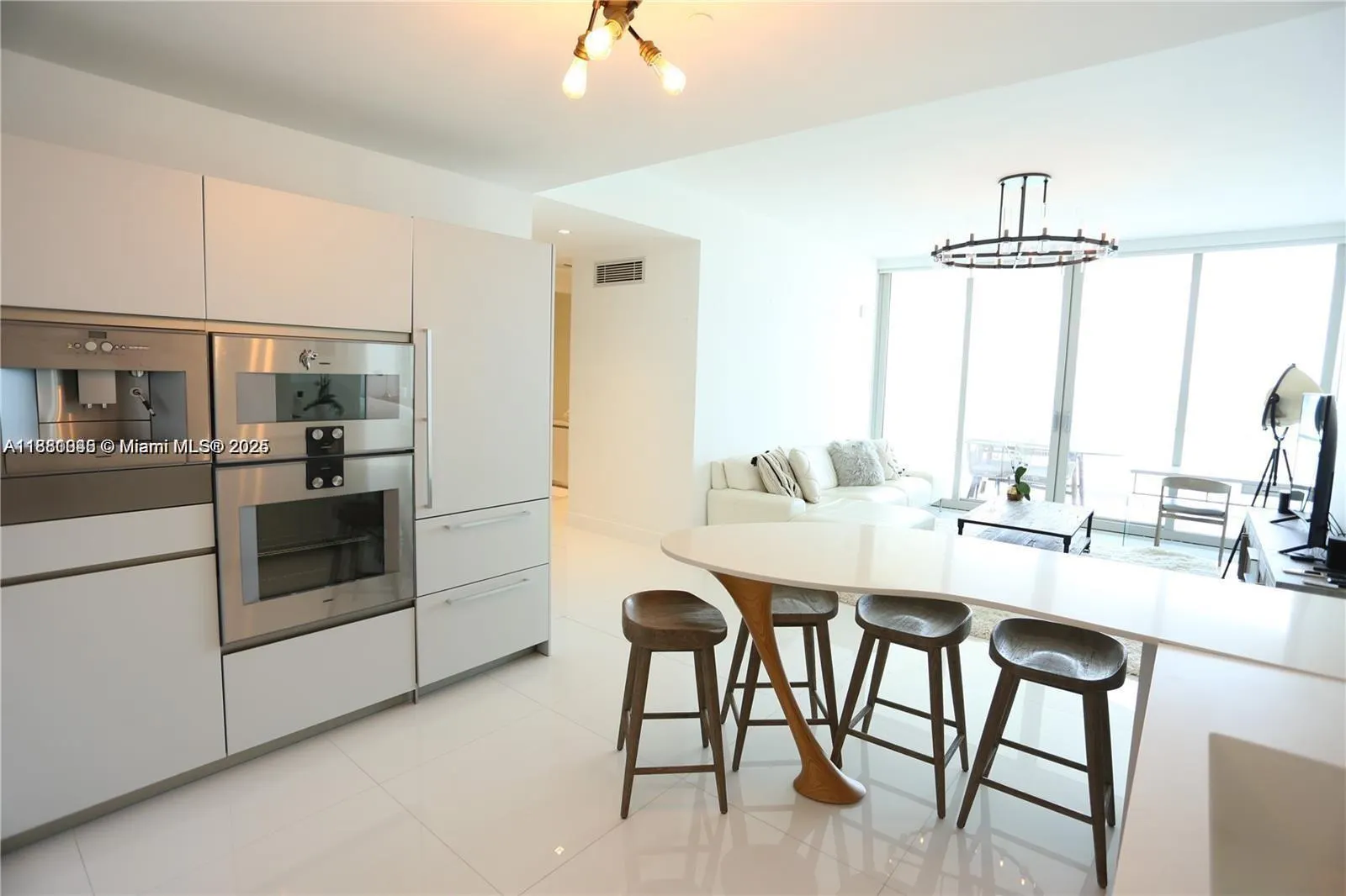 16901 Collins Ave, #904