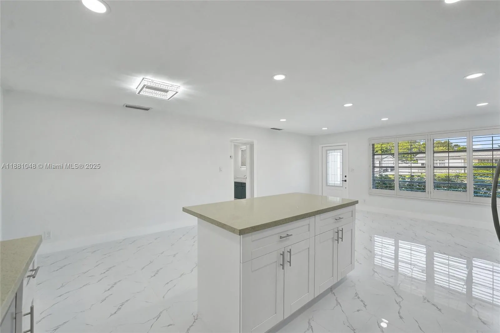 2015 N 58th Ave